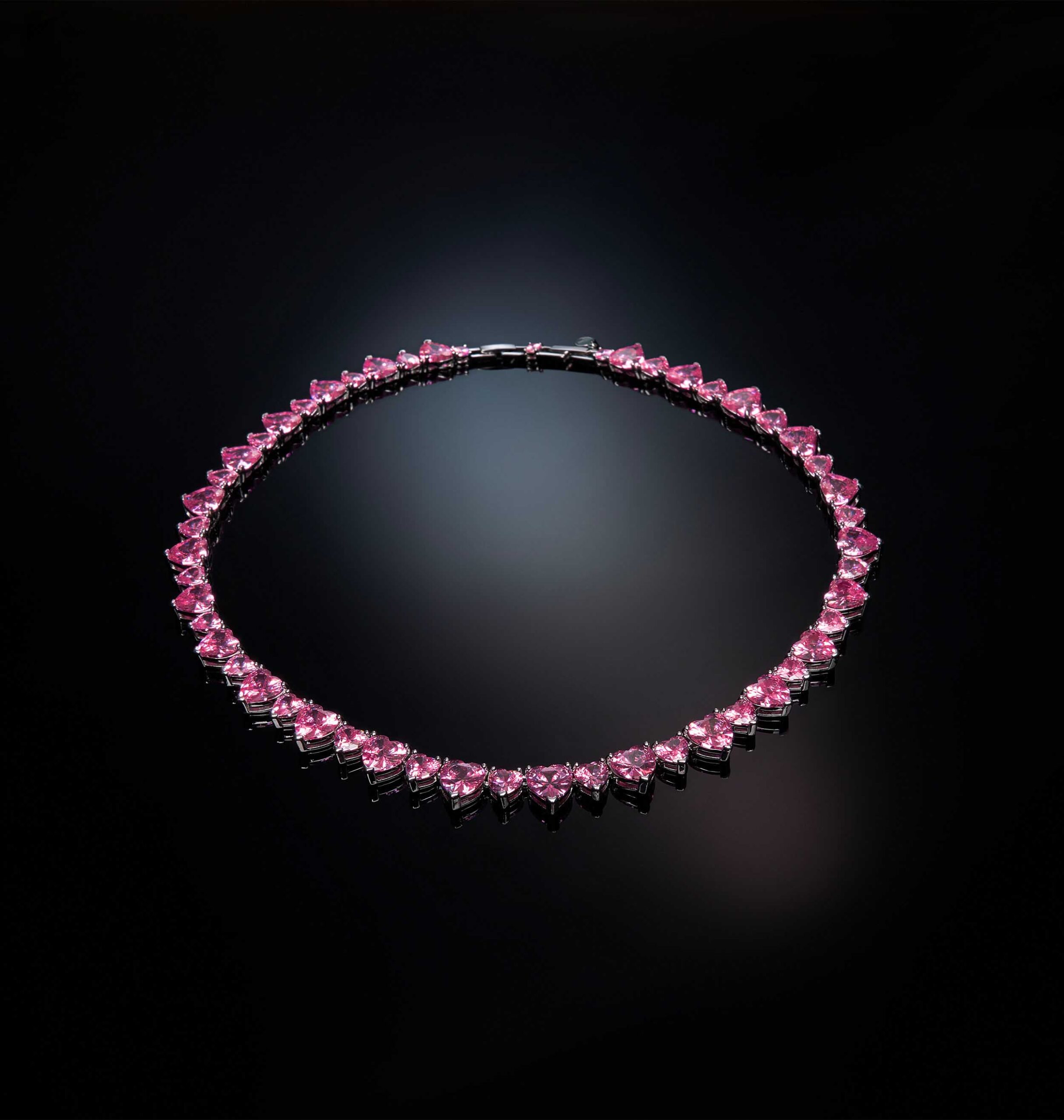 J19AUV37_NECKLACE_PINKHEARTS.1