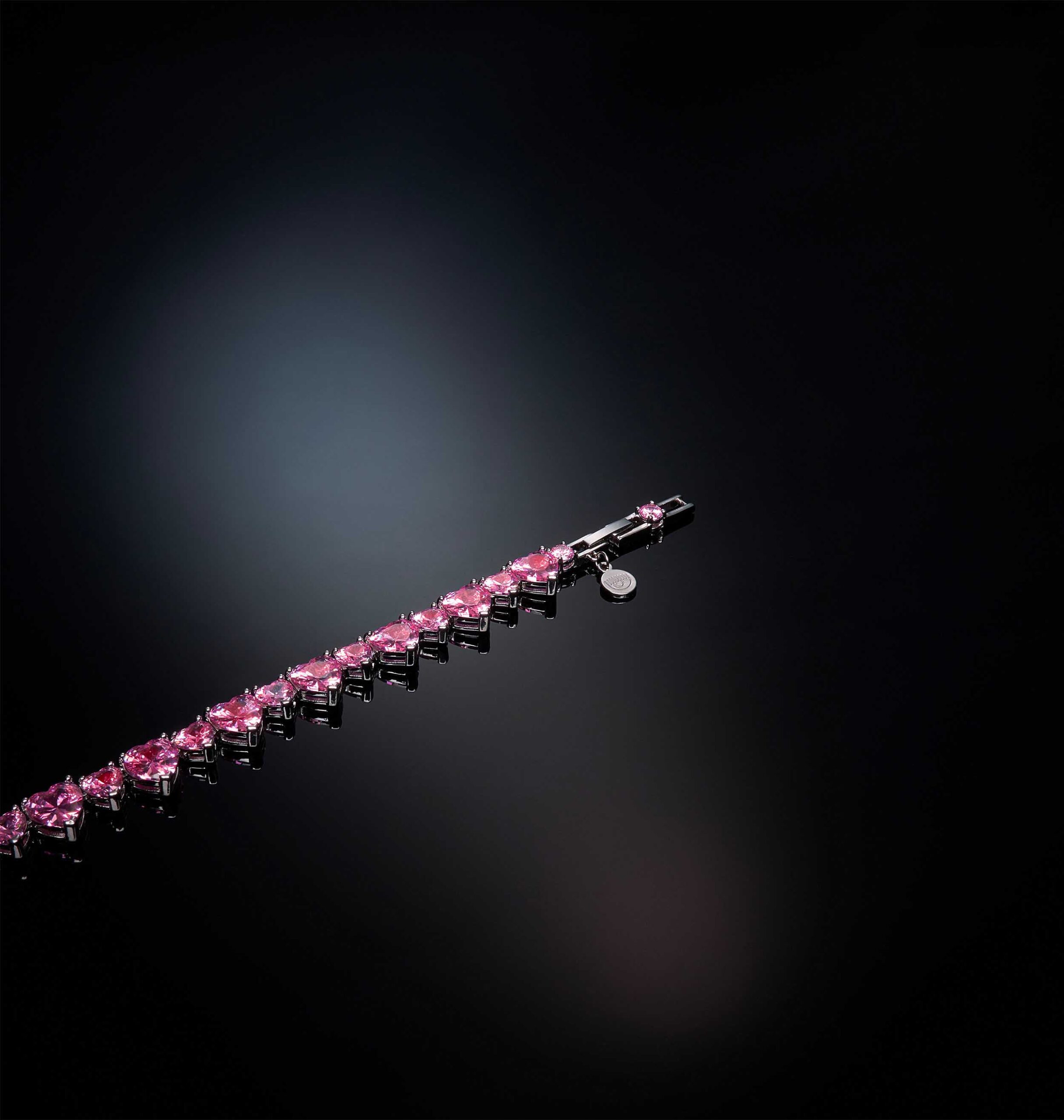 J19AUV37_NECKLACE_PINKHEARTS.3