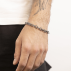 bracciale-catena-puntinata indossata