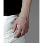 bracciale-grumetta-quadrata-filo-150-in-argento indossata