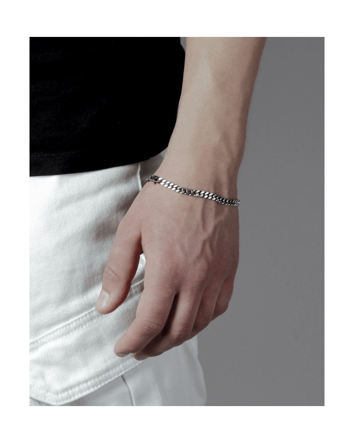 bracciale-grumetta-quadrata-filo-150-in-argento indossata